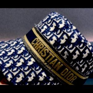 Dior bucket hat (note issue)